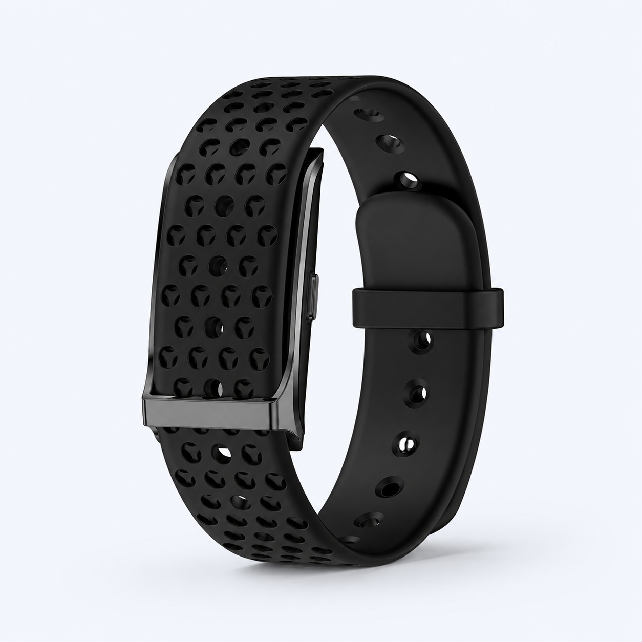 RYTM band noire vue de trois quarts, bracelet sport en silicone perforé noir, sur fond bleu très clair.