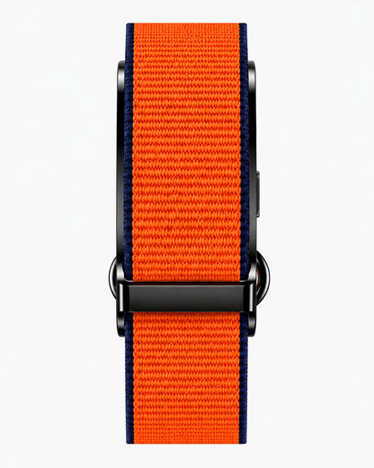 Bracelet RYTM en nylon tissé orange bordé de bleu marine, vu de face à plat, boucle noire.